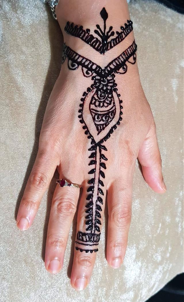 Henna Designs by Henna Artists
